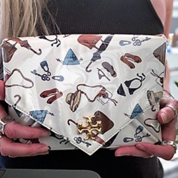 TORY BURCH PRINT BON VOYAGE CLUTCH - Picture 3 of 8
